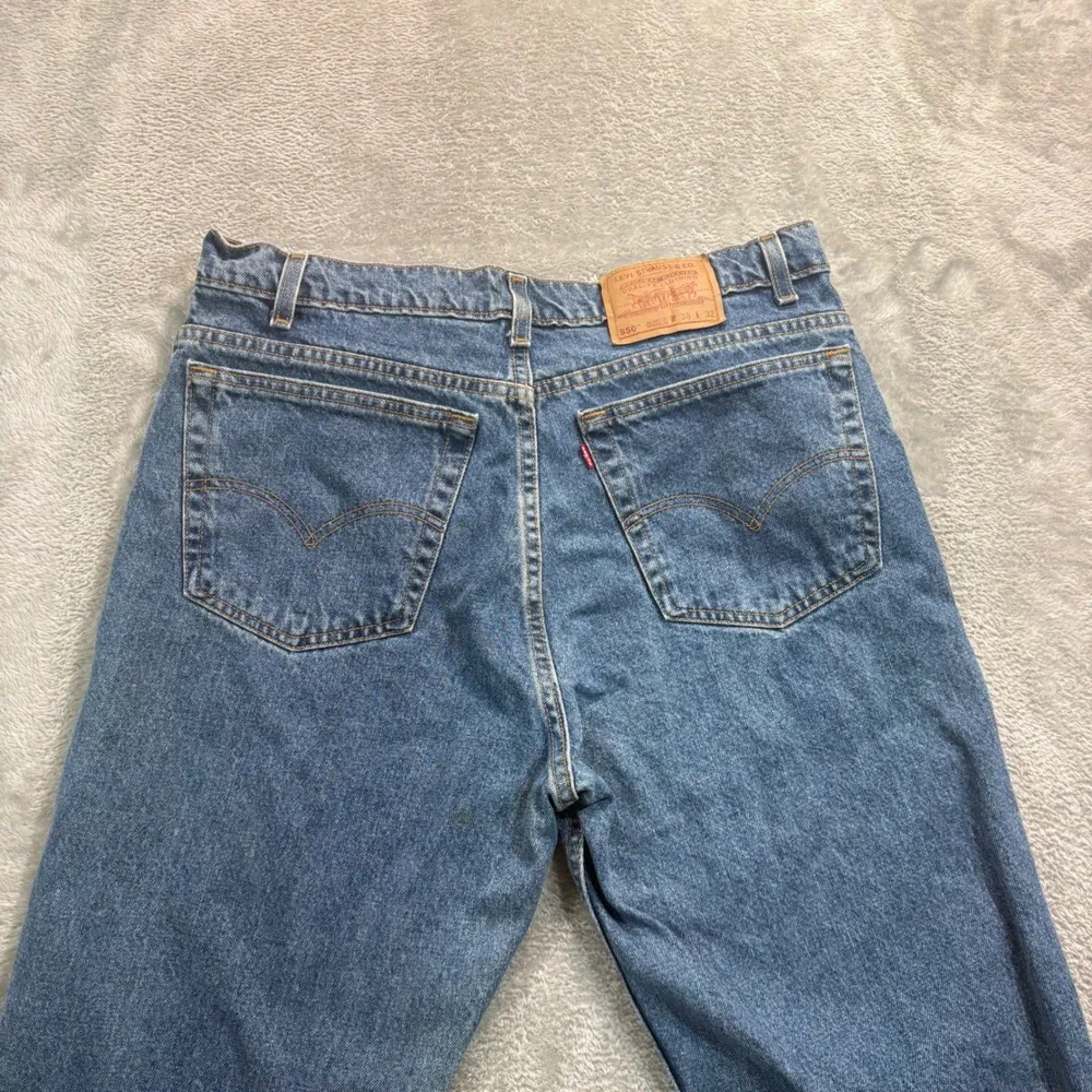Levi's 550 Jeans Mens 38x32 Blue Relaxed Fit Tapered Leg Medium Wash Made in USA